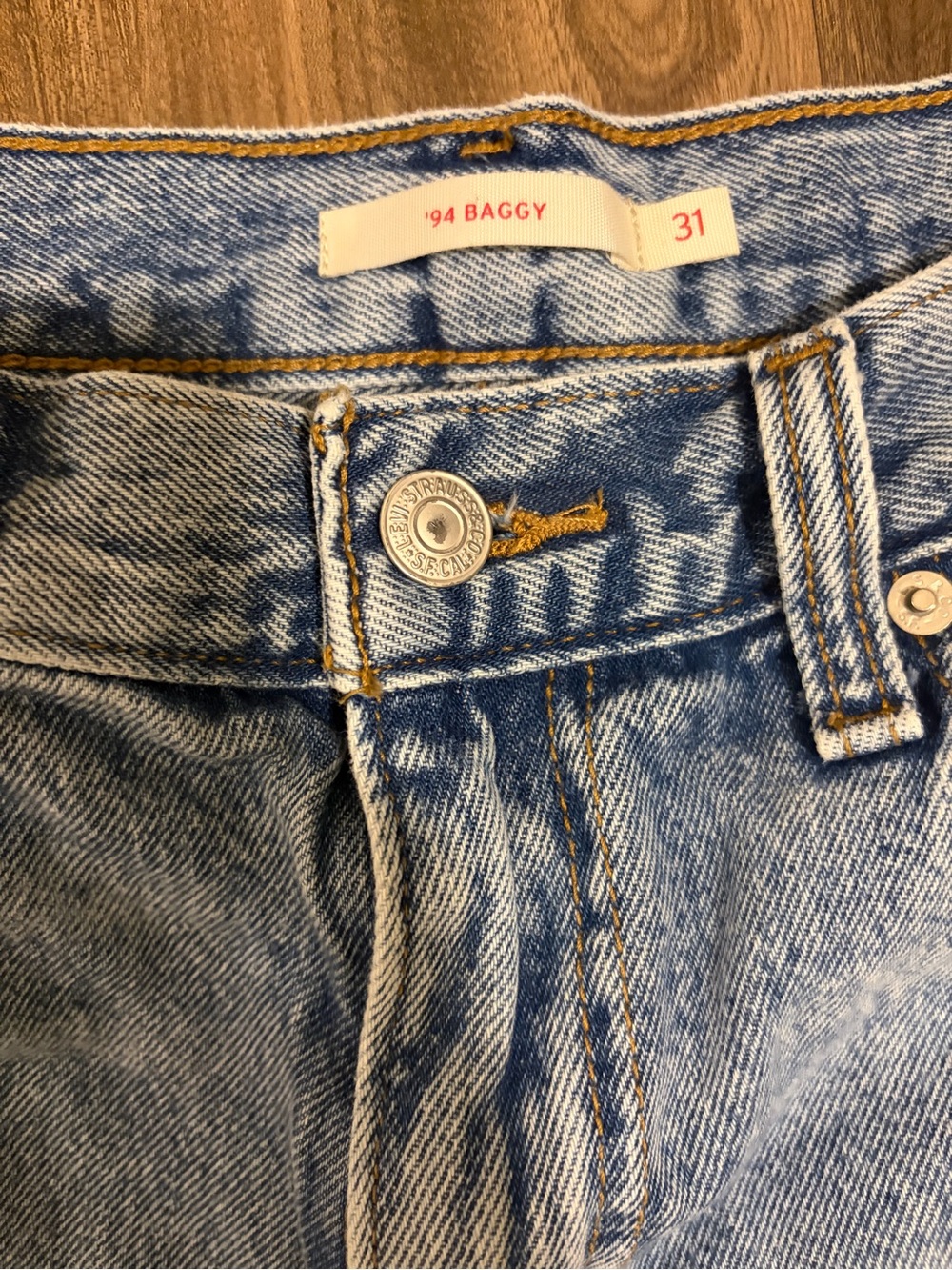 Levi's High-Rise Baggy Jeans - Light Blue Wash